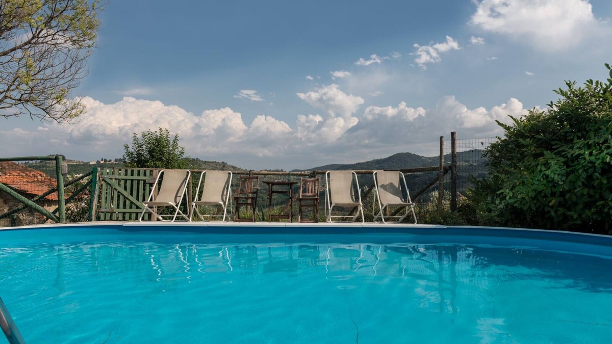 Carmignano House | Capezzana di Sopra: a Tuscan Farmhouse with 6 bedrooms and Pool