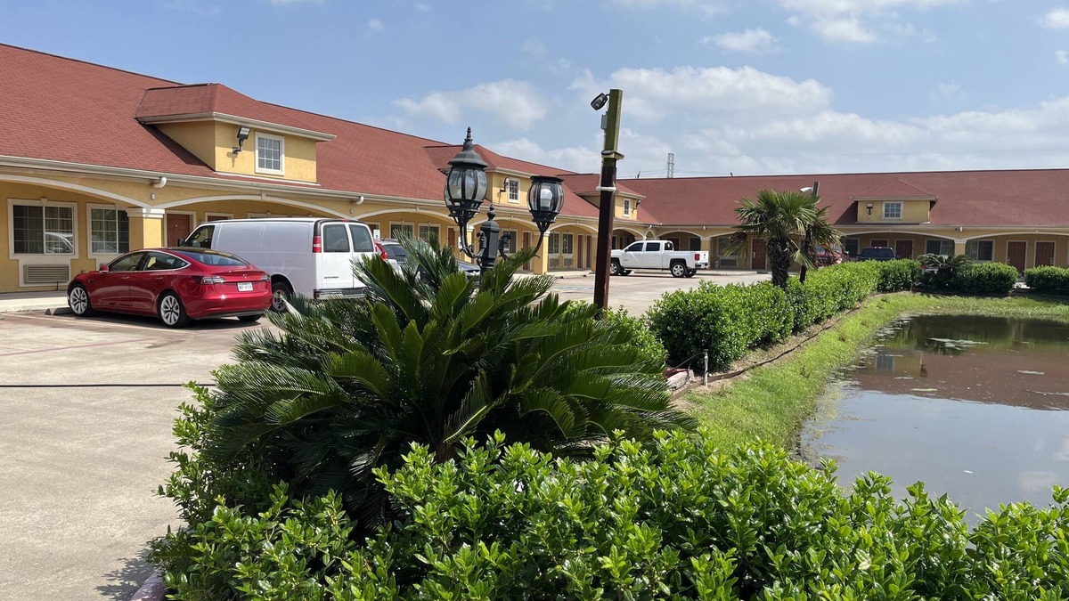Channelview Hotel | Capital O Deluxe Inn Channelview Houston I-10
