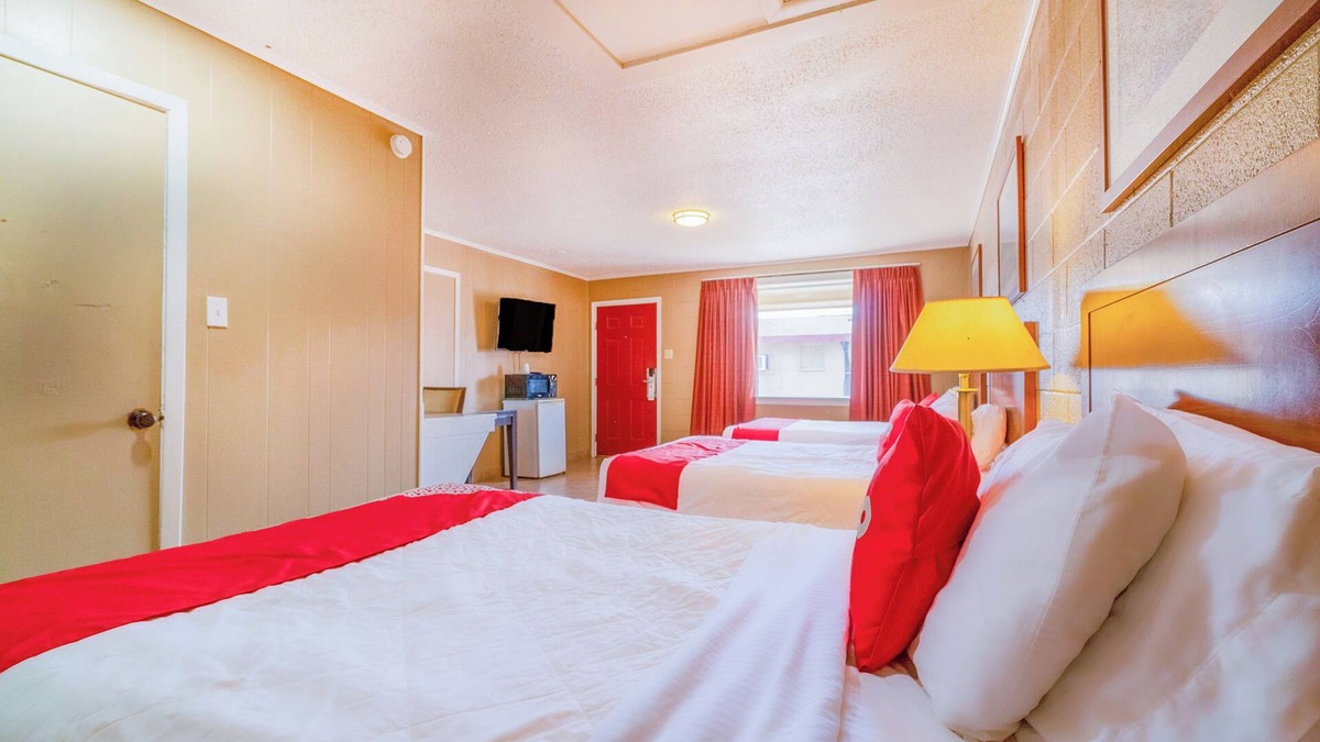 Beeville Hotel | Capital O Hotel Beeville - US 181