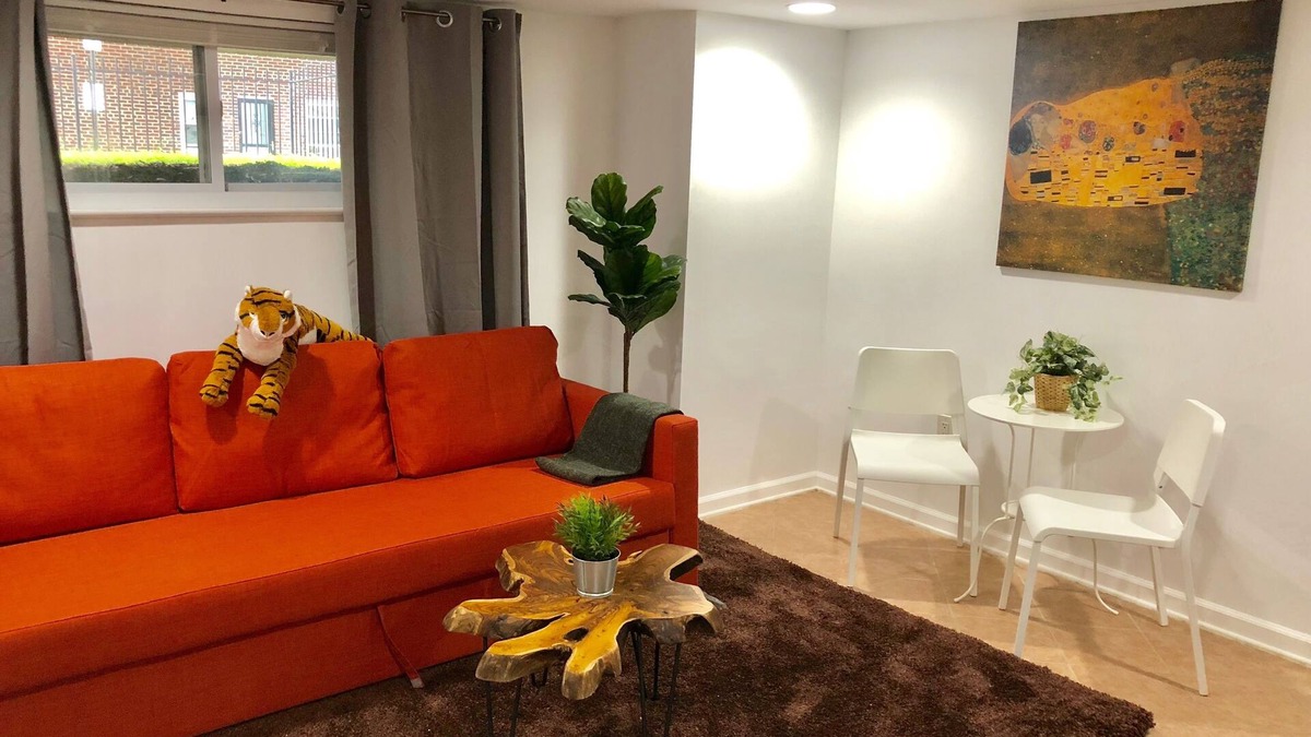 Kingman Park Bed & Breakfast | Capitol Hill Cozy w/Private Entrance Bsmt on a Budget - Sleeps 4, Free Parking