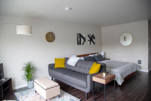 Broadway Apartment | Capitol Hill Modern Studio with Free Parking!