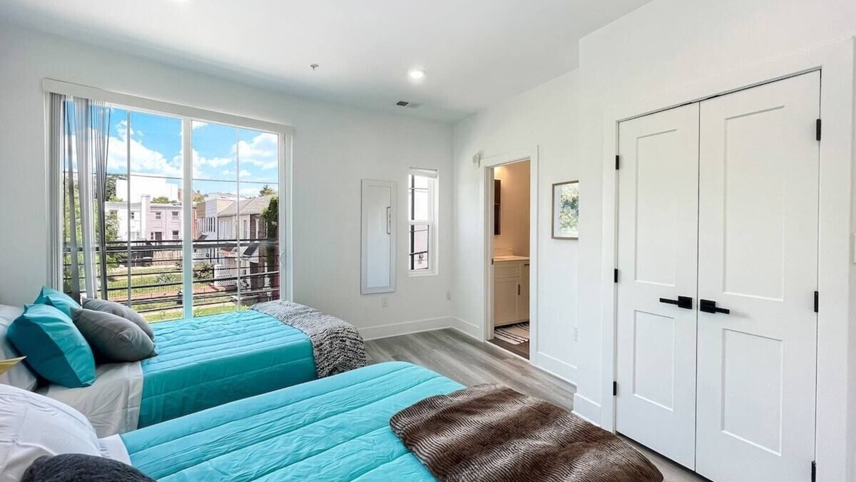 Kingman Park Bed & Breakfast | Capitol Hill Scenic Unit with Bright City Views