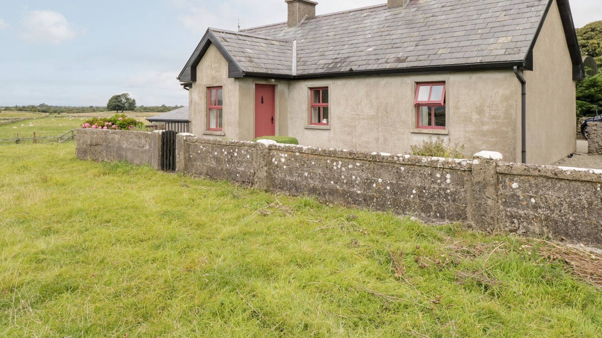 Hollymount Cottage | CAPPACURRY LODGE, family friendly in Ballinrobe, County Mayo