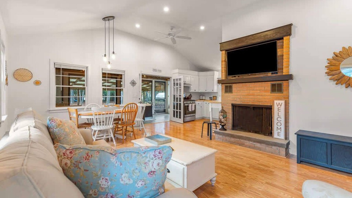 Mashpee House | Cappawack Cottage | Charming 3 BDR w/Fire Pit