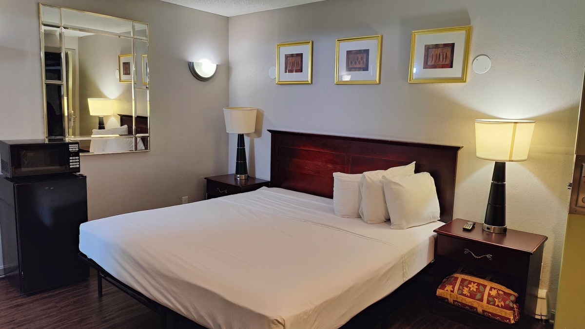 North Dartmouth Hotel | Capri Motel
