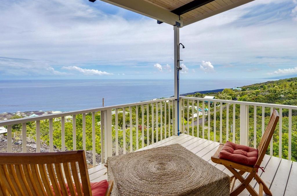 Captain Cook Apartment | Captain Cook Bungalow with Panoramic Ocean Views!