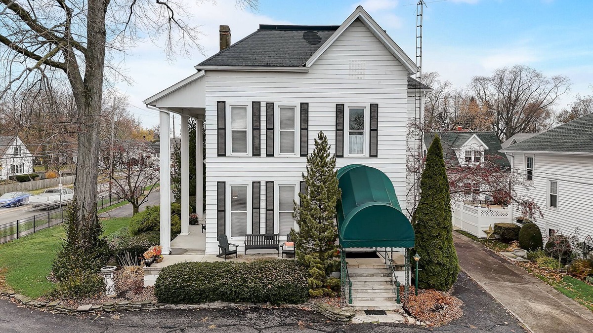 Huron House | Captain Montagues Retreat - private pool & close to beach!