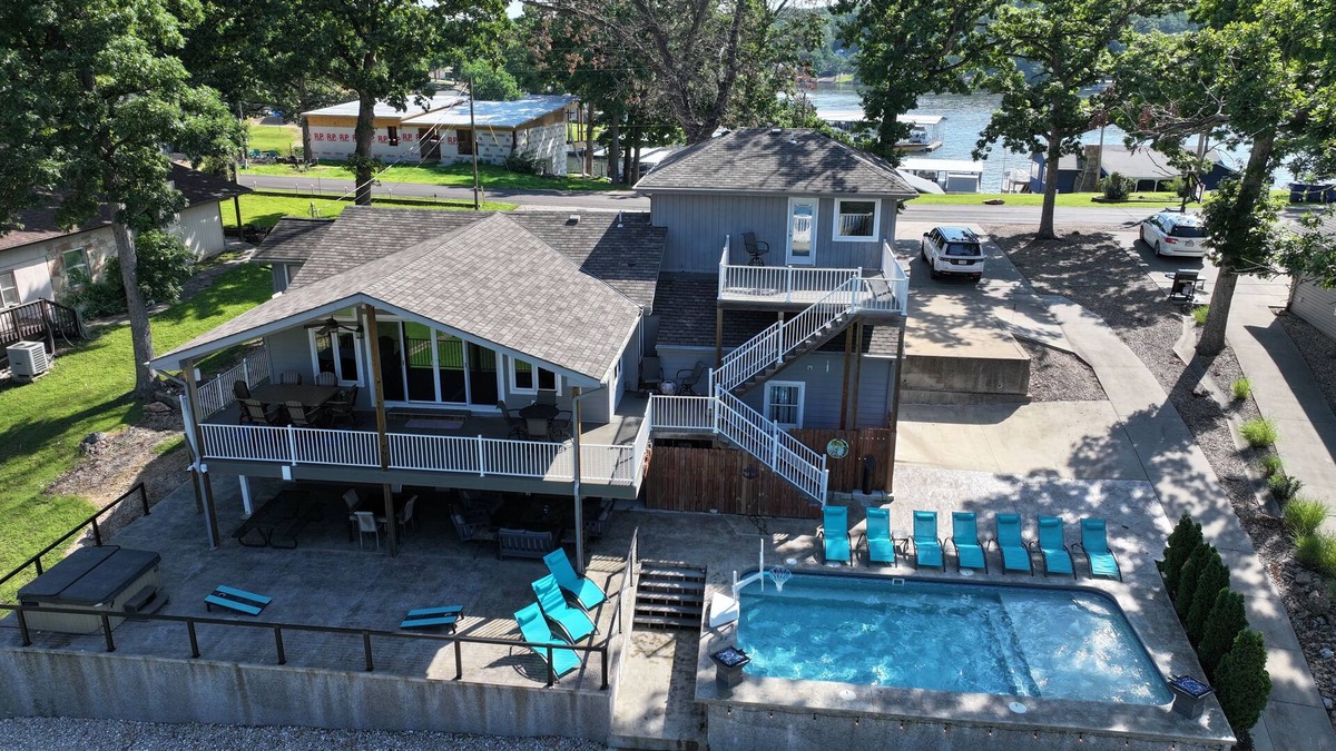 Sunrise Beach House | Captain Ron's House - Heated Pool - Hot tub - Games - Party Dock - Sleeps 22+