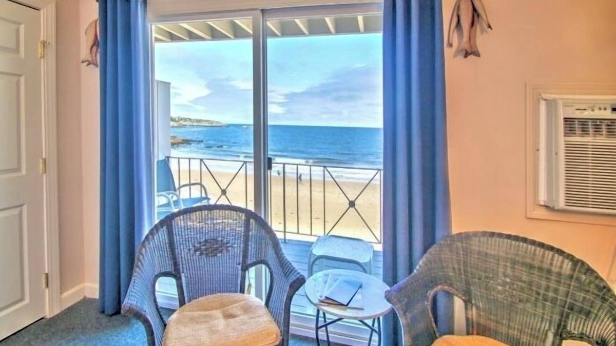 Rockport Hotel | Captain's Bounty On The Beach