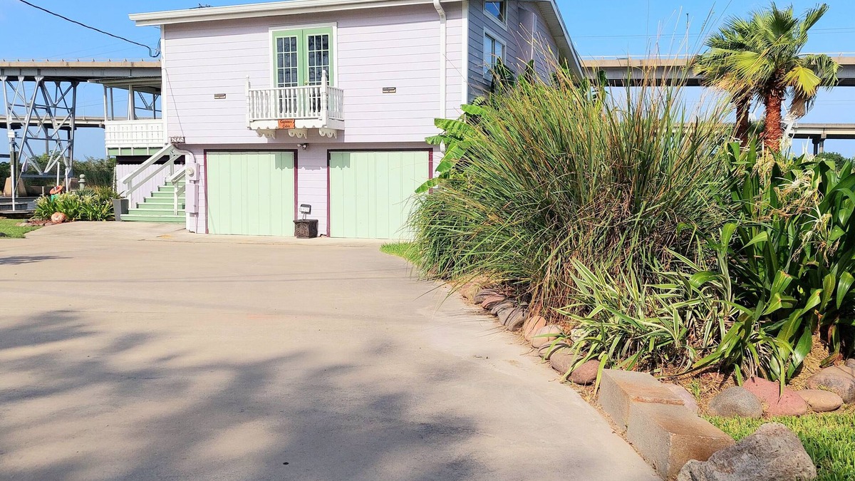 Lakeview Jefferson County House | CAPTAIN'S CAPTAIN-Waterfront House