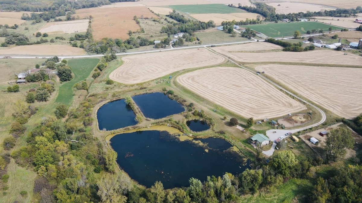 Illinois City House | Captain's Cove is a county getaway with private ponds for all of life's moments!