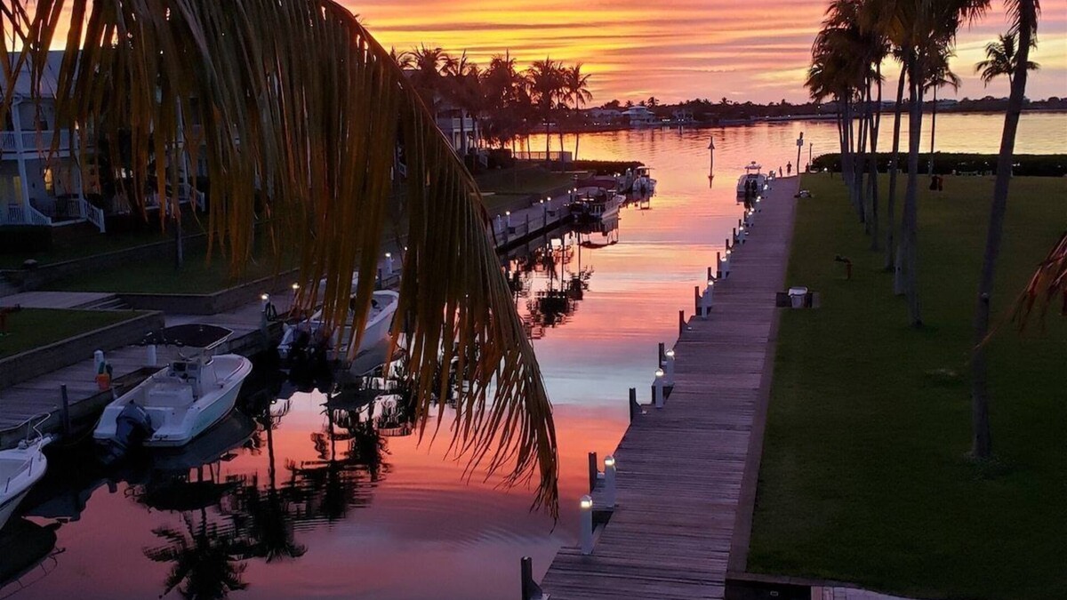 Indigo Reef Marina Homes House | Captain`s Cure~ Pet Friendly Unit w 31` Boat Slip!
