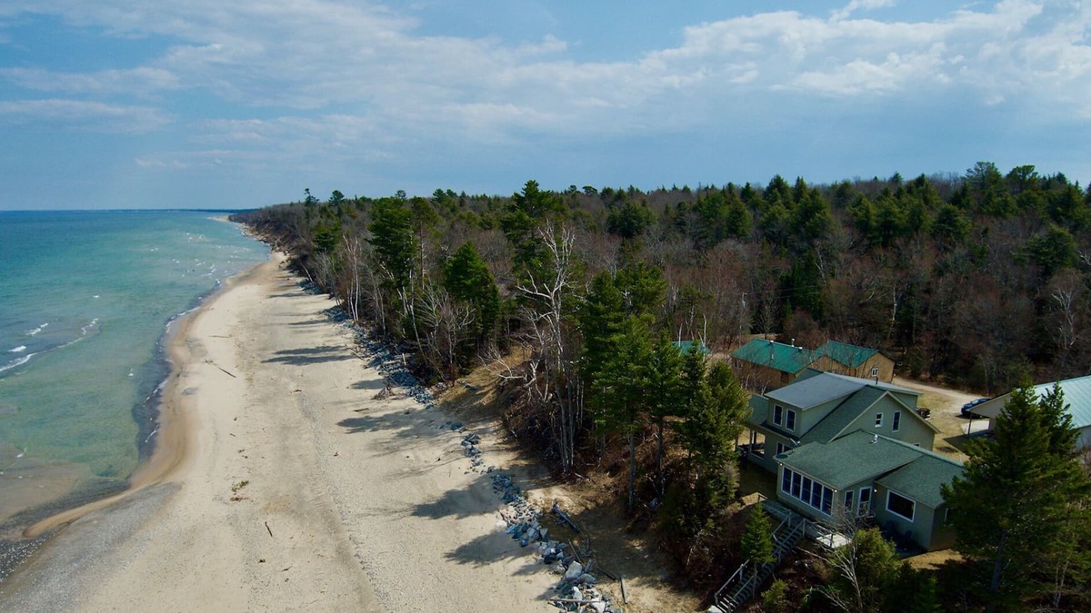 Newberry House | Captain's Hideaway Lake Superior/Lake Front Home Deer Park