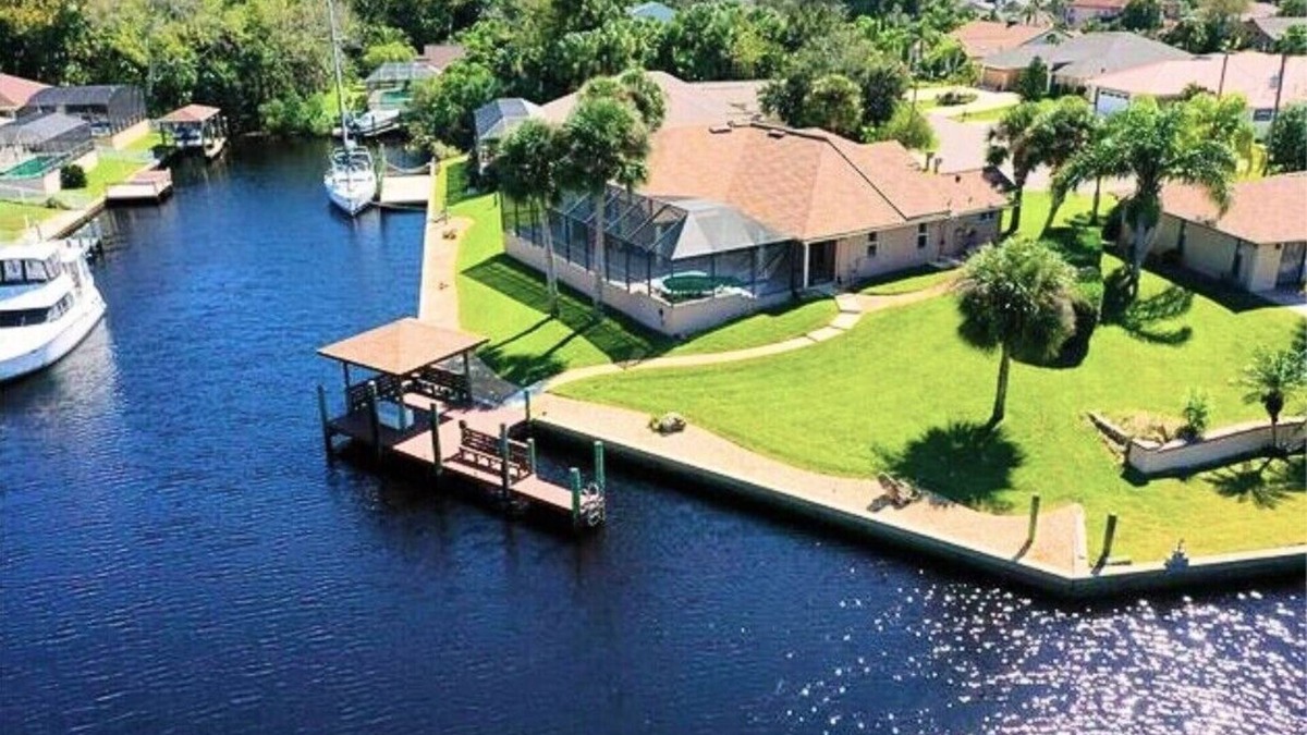 Palm Harbor House | "Captain's Key Waterside Retreat" Boat Dock! Awesome Pool!
