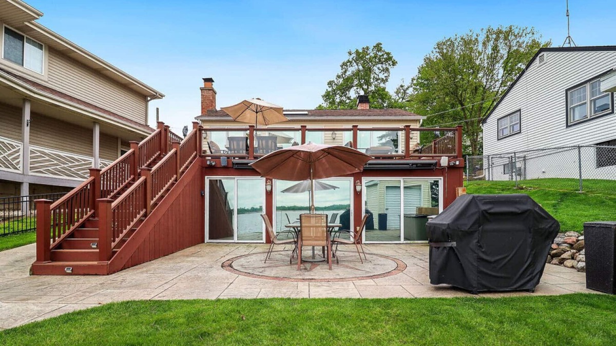 Fox Lake House | Captain's Quarters 2/2 Lake Life Dream Home