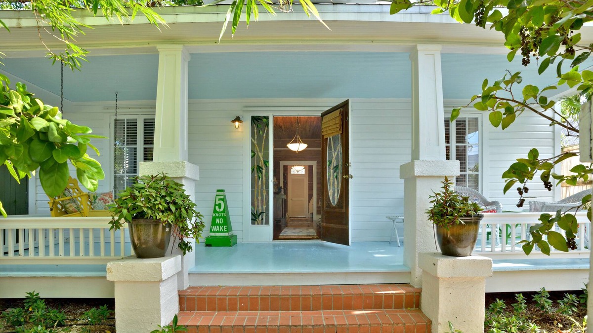 Old Town House | CAPTAIN'S QUARTERS ~ A Vintage Key West Retreat that is full of Charm!