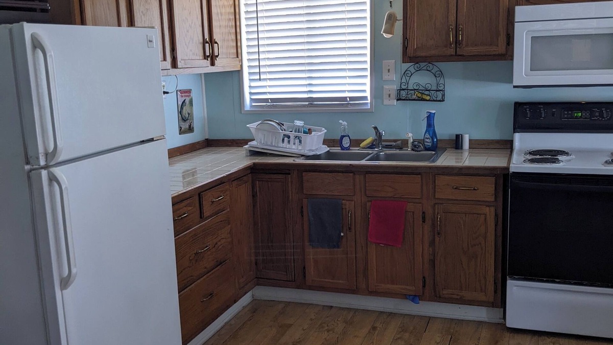 Shoreline Park Cottage | Captain's quarters