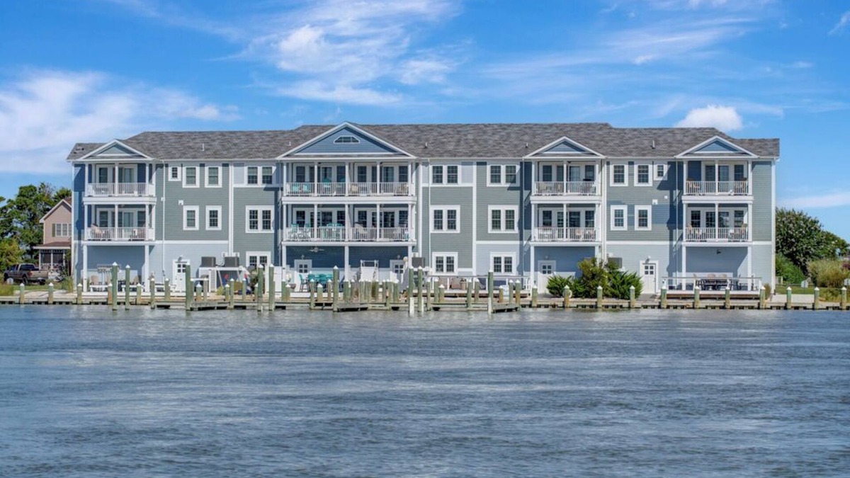 Chincoteague House | Captain's Rest - Lovely Waterfront on Marsh Island!