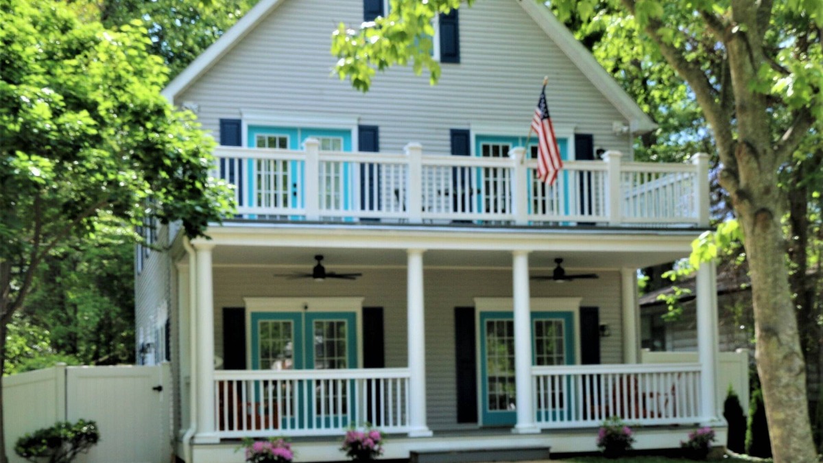 Arundel on the Bay House | Captain's Retreat! Newly Renovated - few steps from the beach!