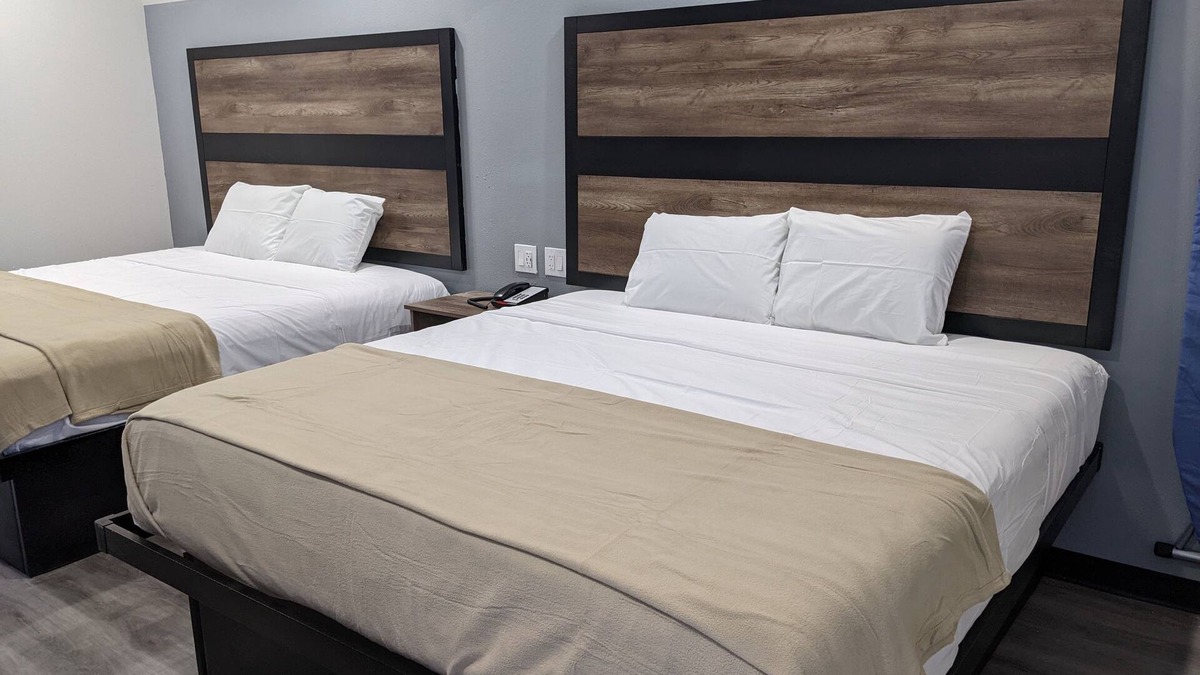Mont Belvieu Hotel | Captain Suites