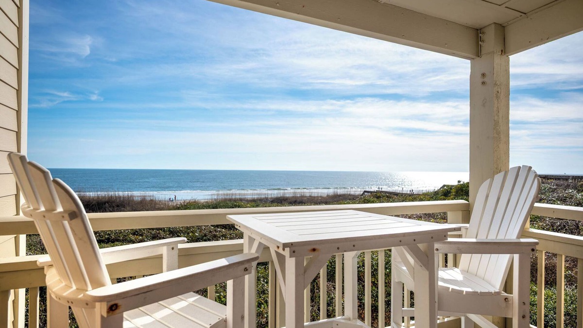 Caswell Beach Condo | Captains Choice: Oceanfront Condo with Covered Balcony and Community Pool