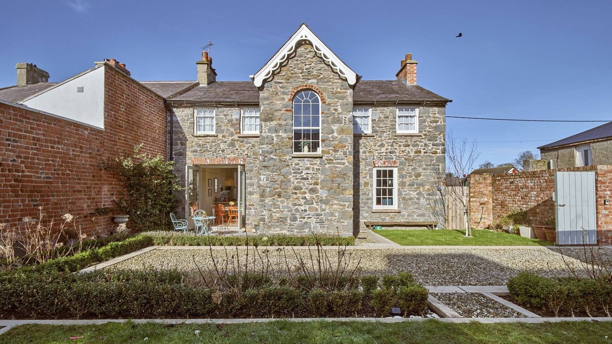 Donaghadee Cottage | CAPTAINS COTTAGE, family friendly, with a garden in Donaghadee