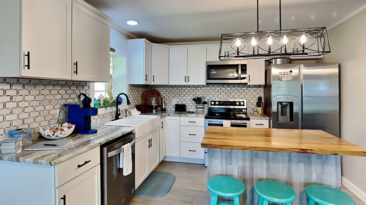 Rockport House | Captains Cove | Dog-Friendly + Fire Pit & Near Local Fun!