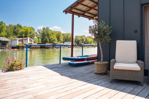 Jarovce Apartment | Captains Danube Houseboat - Bratislava