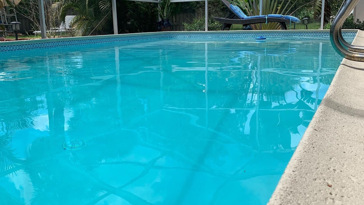 Melbourne House | CAPTAIN’S QUARTERS Tropical pool house. Airport, Beaches, Usssa sports complex
