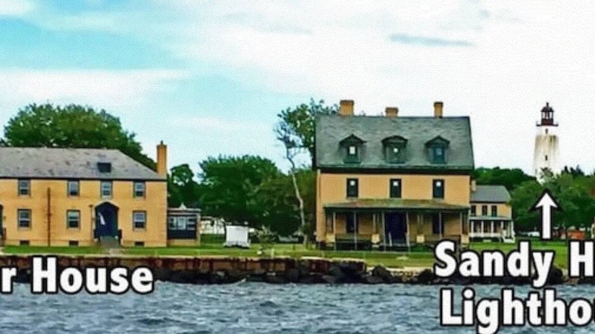 Fort Hancock House | CAPTAIN’S QUARTERS with sunsets views on the bay.