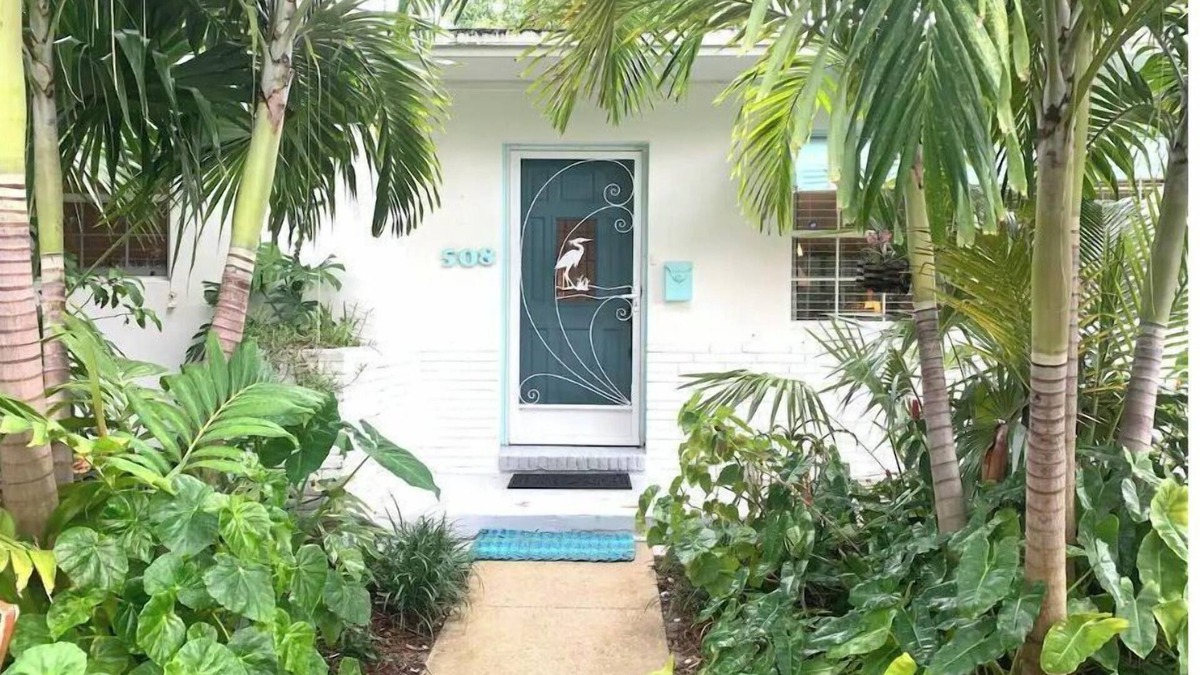 Florida North Atlantic Coast House | Captains Retreat.An oasis with lush coastal landscaping awaits!