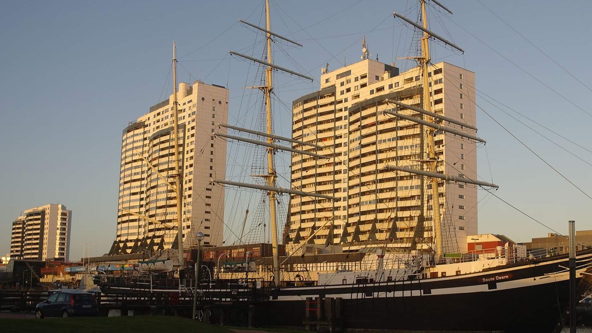 Mitte-Sud Apartment | CaptainsLodge: Central top location with a panoramic view of the Weser and Havenwelten!