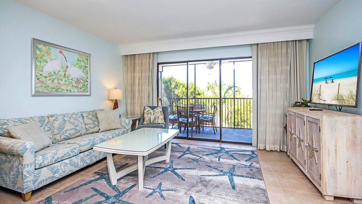 Captiva House | Captiva Resort Villas 3224 Cozy King Condo Steps from the Sand & Pool.
