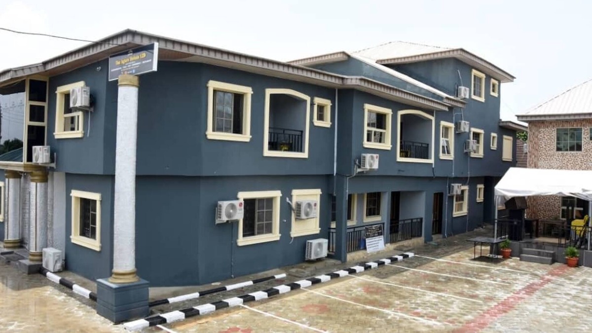 Epetu Cabin | Captivating 1-Bed Apartment in Awoyaya