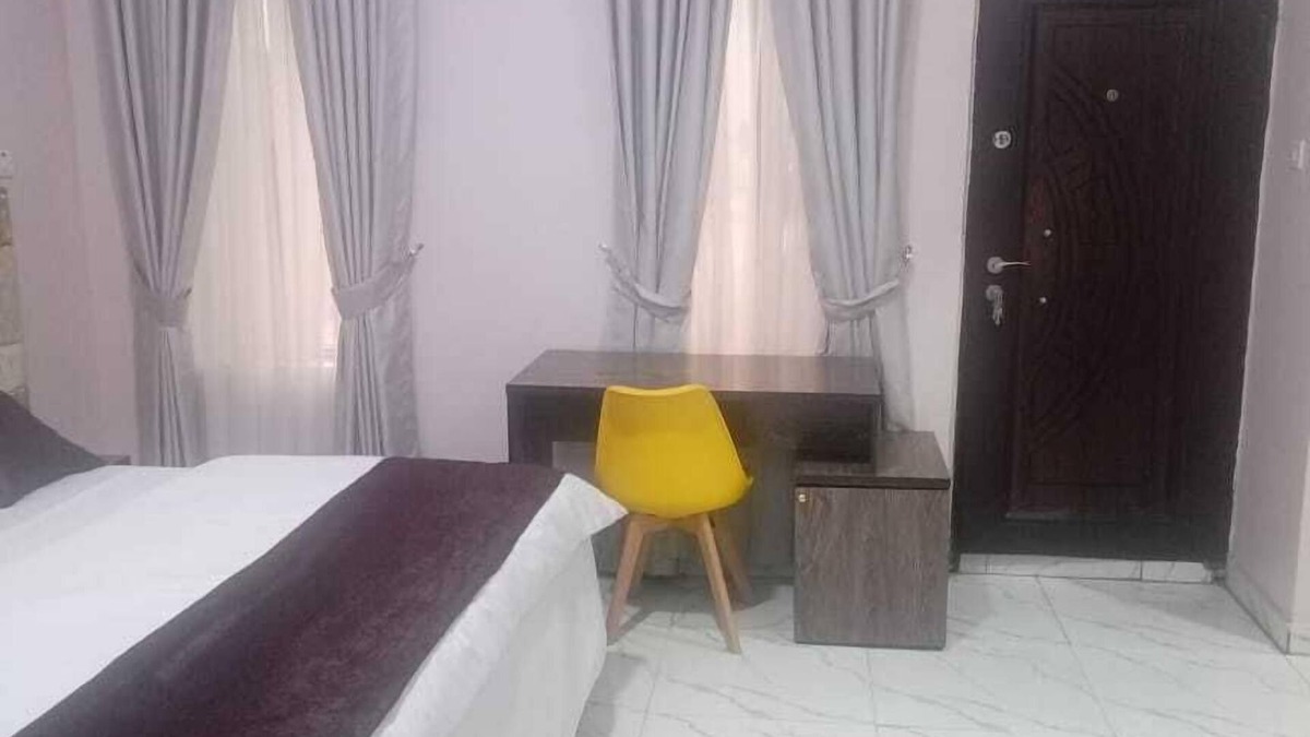 Sapele Apartment | Captivating 1-Bed Studio in Sapele