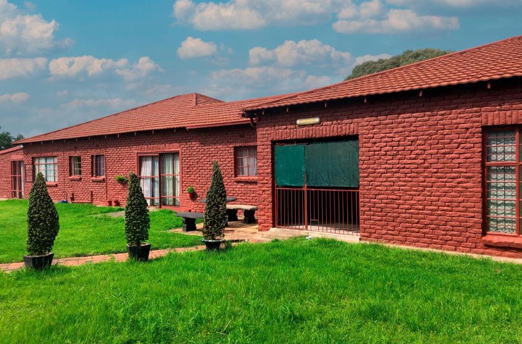 Springs Apartment | Captivating 1-Bed Studio in Springs - Home Way