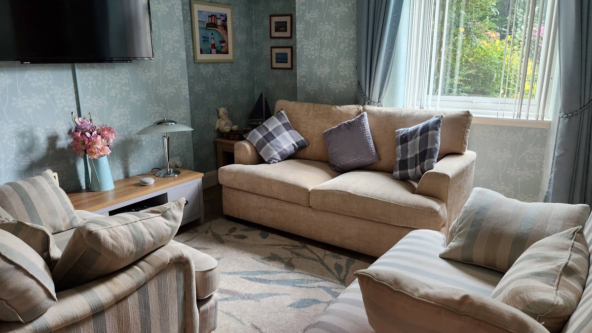 Largs Apartment | Captivating 2-Bed ground floor Apartment in Largs