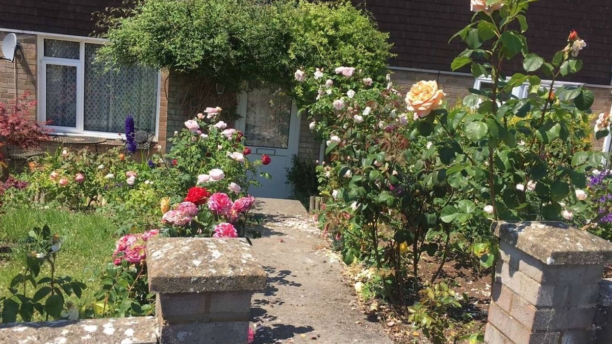 Amesbury House | Captivating 2-Bed House in Amesbury, Salisbury