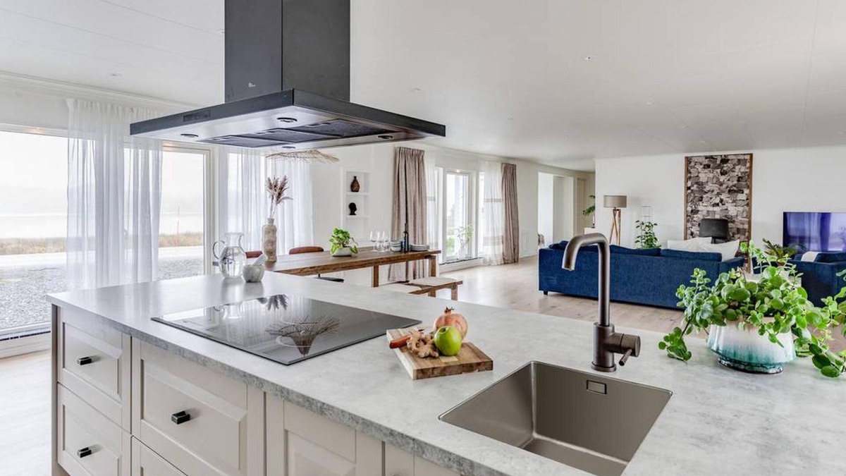 Halanda Villa | Captivating 3-bed Villa in Halanda With Lake View