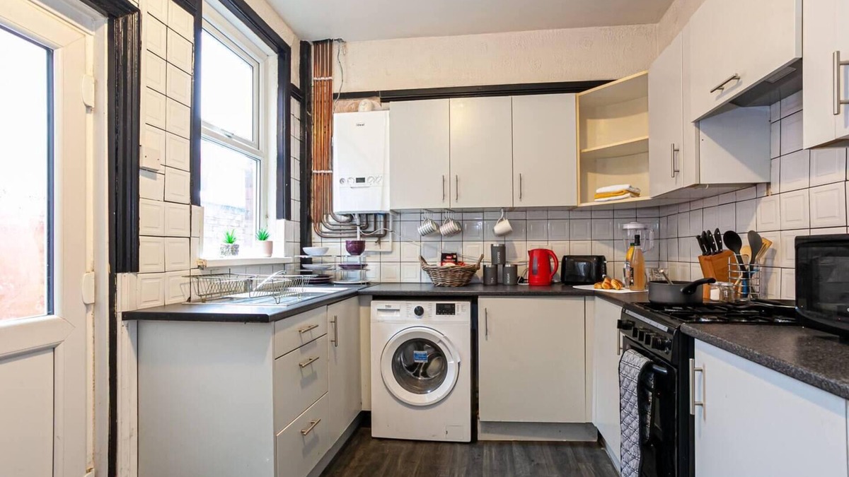 Horwich House | Captivating 5-Bed House in Horwich Bolton