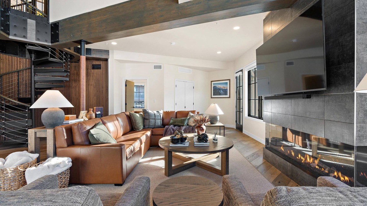 Tamarack Resort Condo | Captivating 5 BR Condo|Amazing views of Snowfront