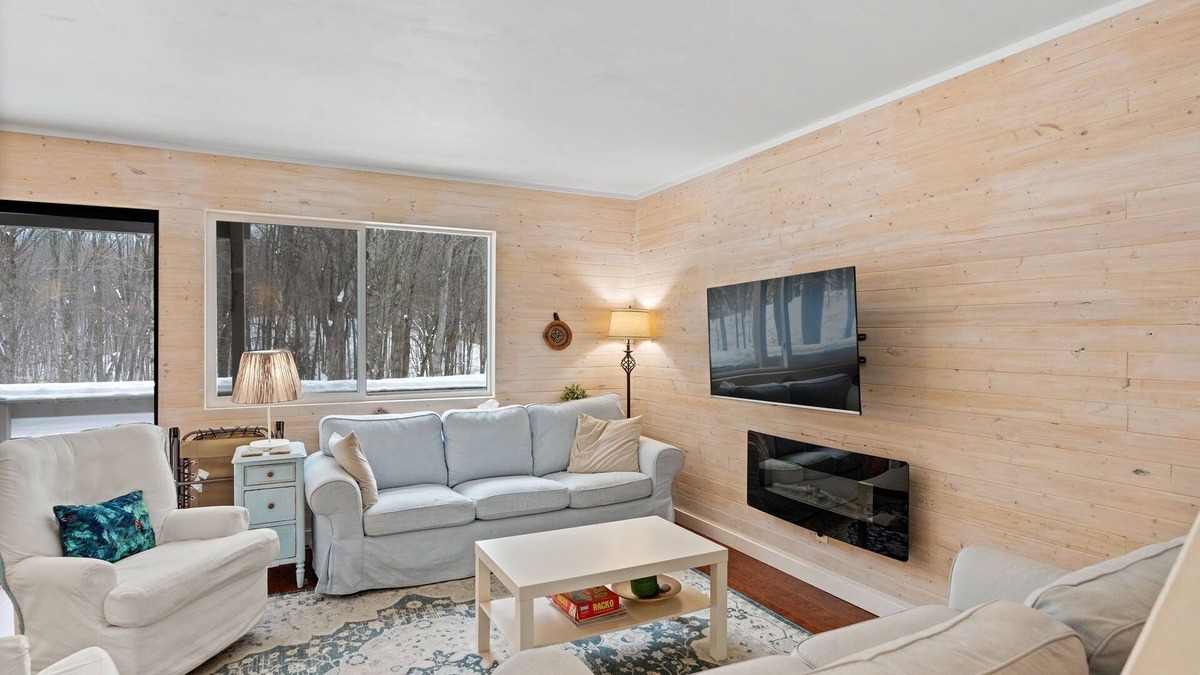 Harbor Springs Condo | Captivating Hideaway Valley Condo #9