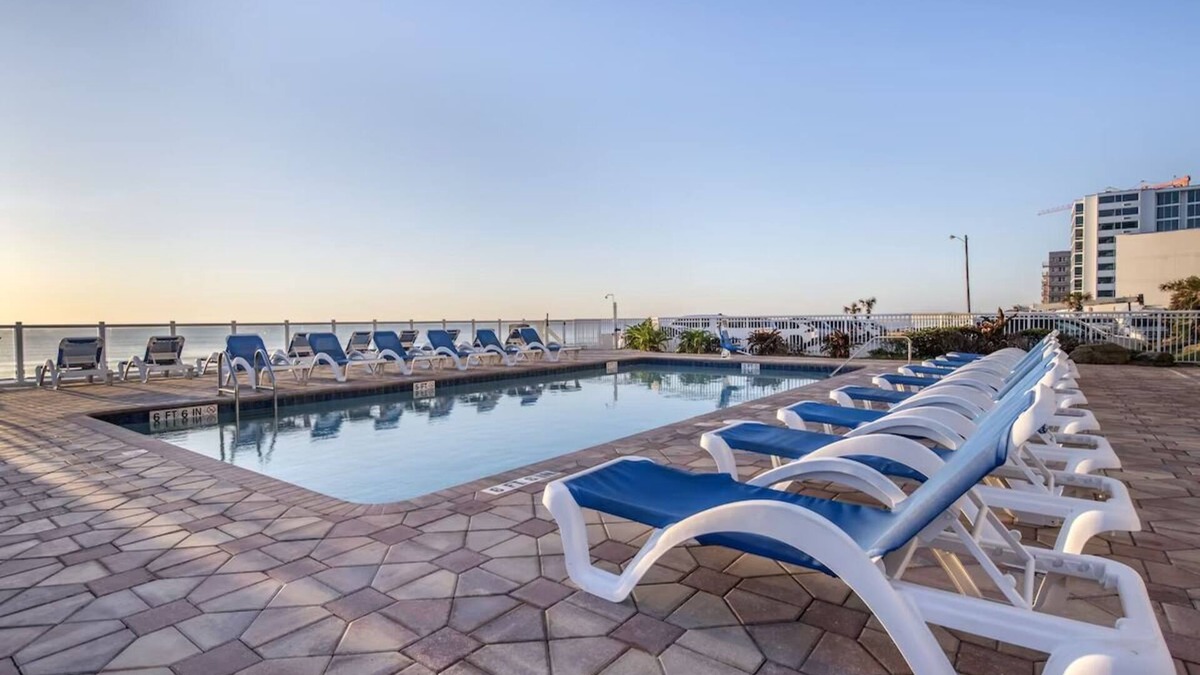 Seabreeze Park Hotel | Captivating Oceanview Suite w/Balcony - Perfect for Family Fun | 2 Units