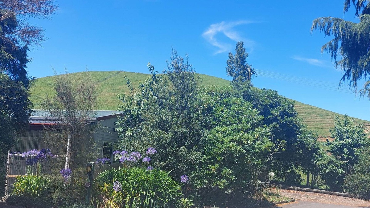 Rerewhakaaitu Cabin | Captivating rural beauty, serene getaway, nestled midway Rotorua & Taupo.