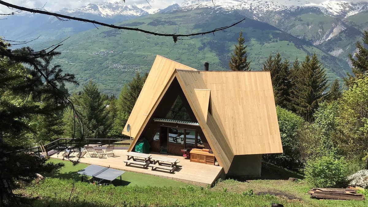 Arc-1600 Ski Chalet | Capucine's Chalet Pointu, at the foot of the slopes,