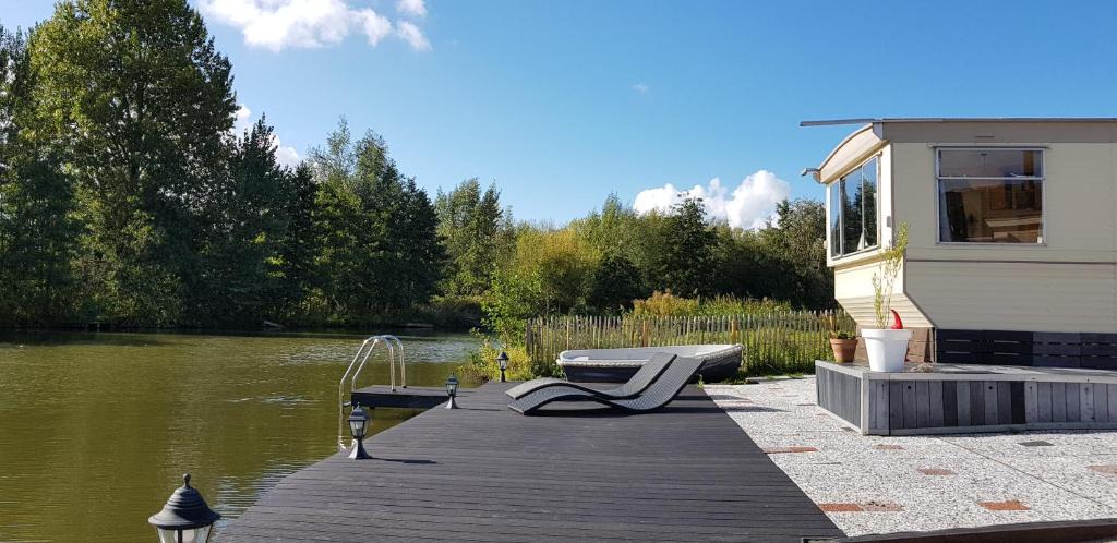 Ooltgensplaat Ski Chalet | Carafun aan het water Ooltgensplaat