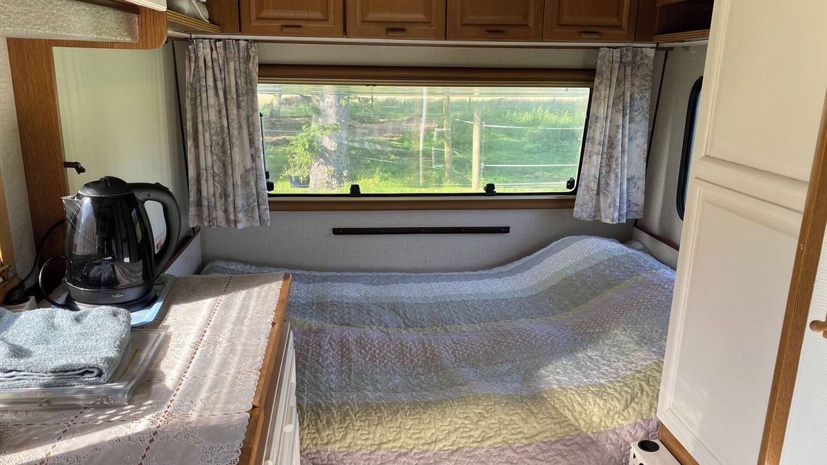 Tureby House | CARAVAN 1 . BED & BREAKFAST . 5 MIN FROM E47 . DOGS WELCOME . MAX 3 persons