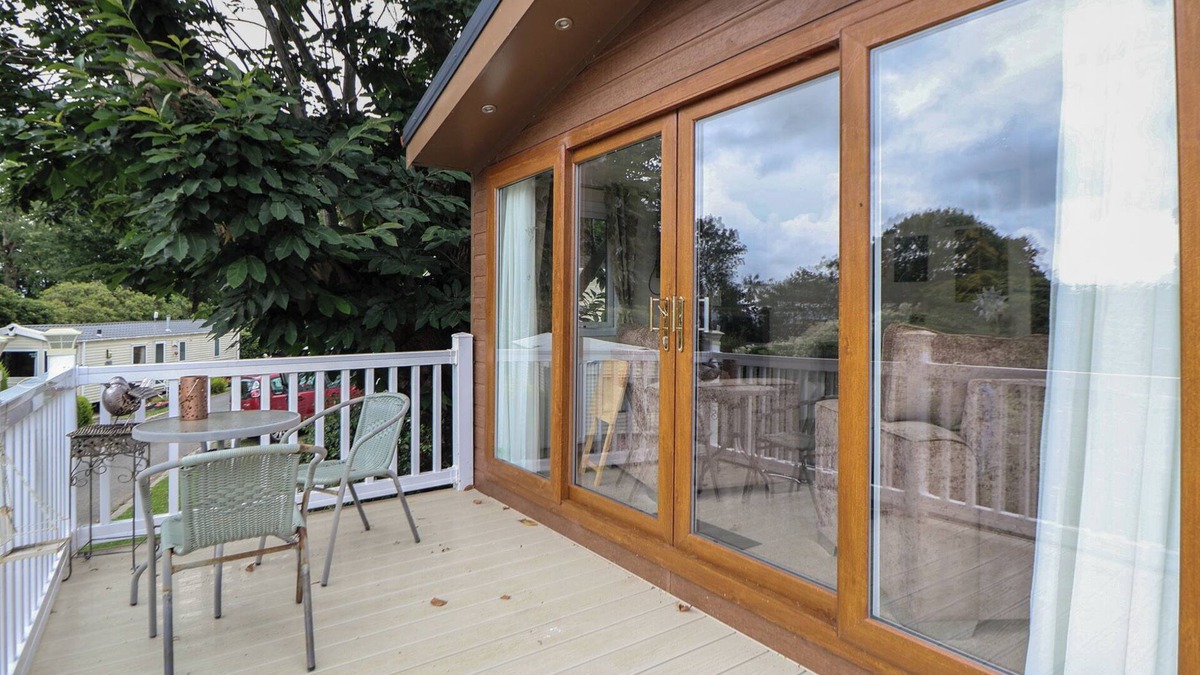Ruthin Cottage | CARAVAN 96, pet friendly, with a garden in Llanfwrog, Denbighshire