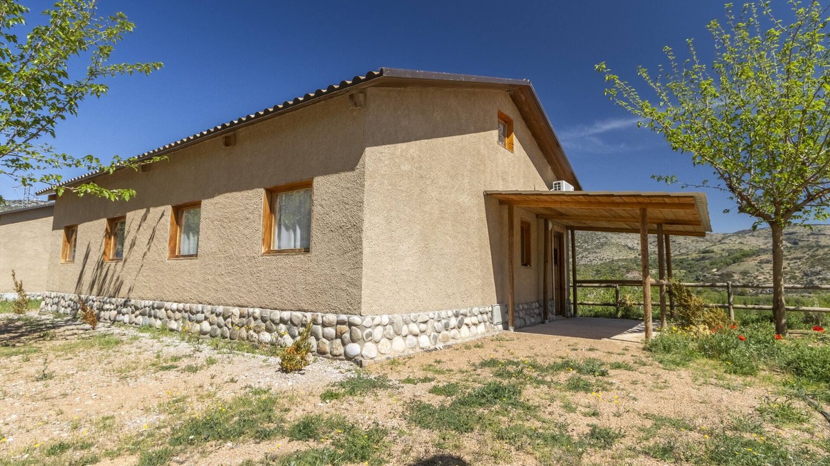 Alos de Balaguer RV Rental | Caravan 'Bungalow 1' with Mountain View, Wi-Fi and Air Conditioning