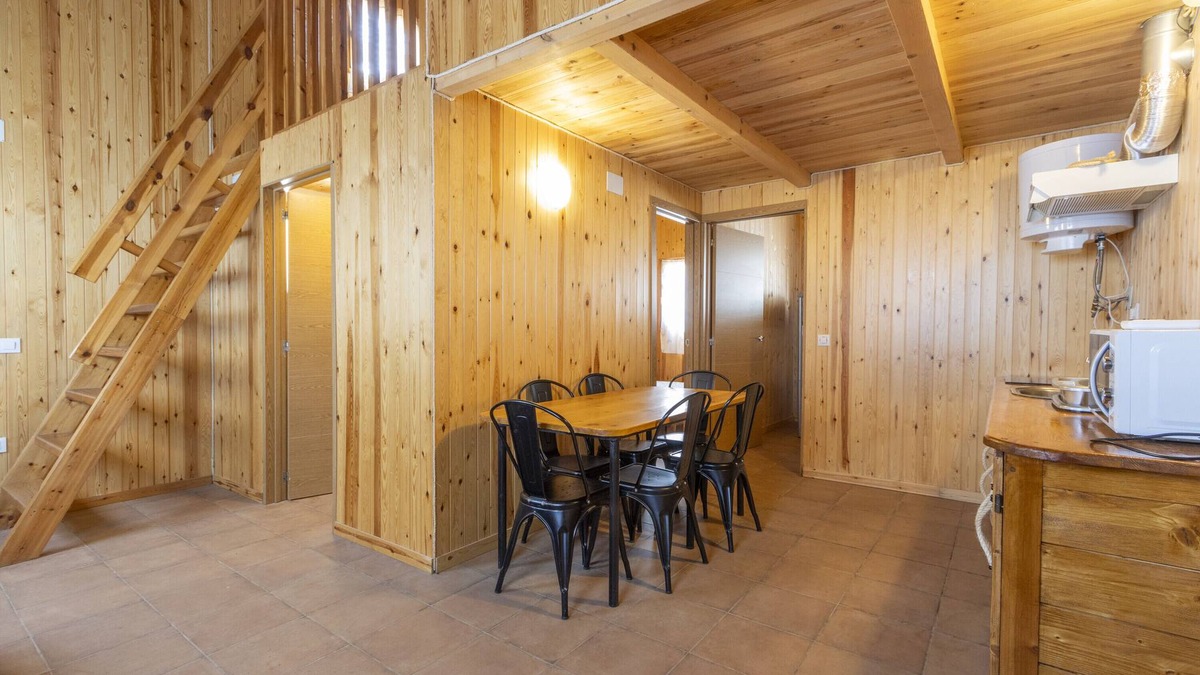 Alos de Balaguer RV Rental | Caravan 'Bungalow 2' with Mountain View, Wi-Fi and Air Conditioning